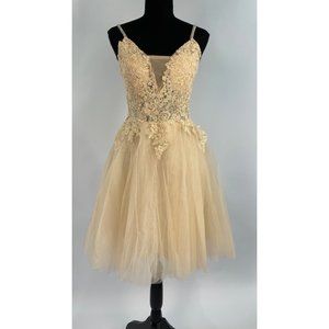 NWT Women's Make You Pretty More Formal Short Champaign Dress Size 4